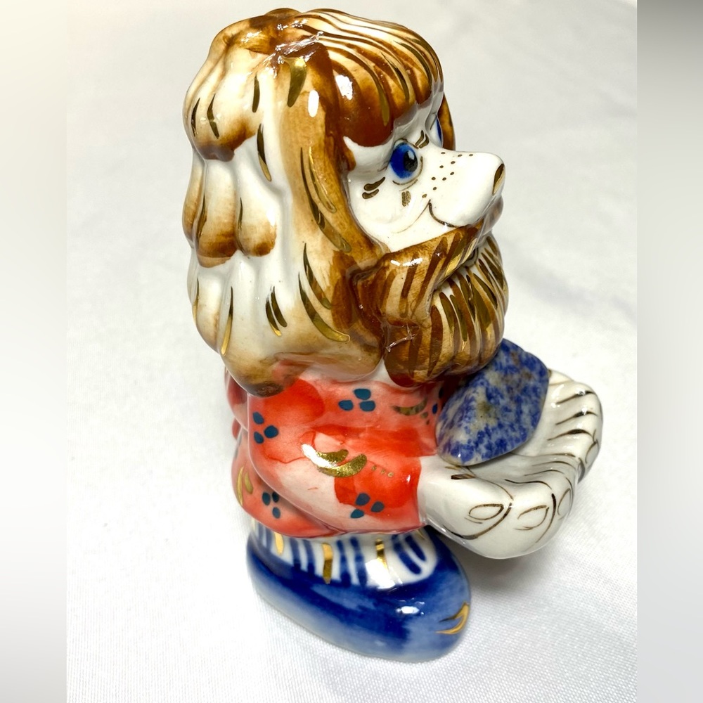 Figurine Amulet Ceramic Гжель Collectible Man keeping Happiness Souvenir